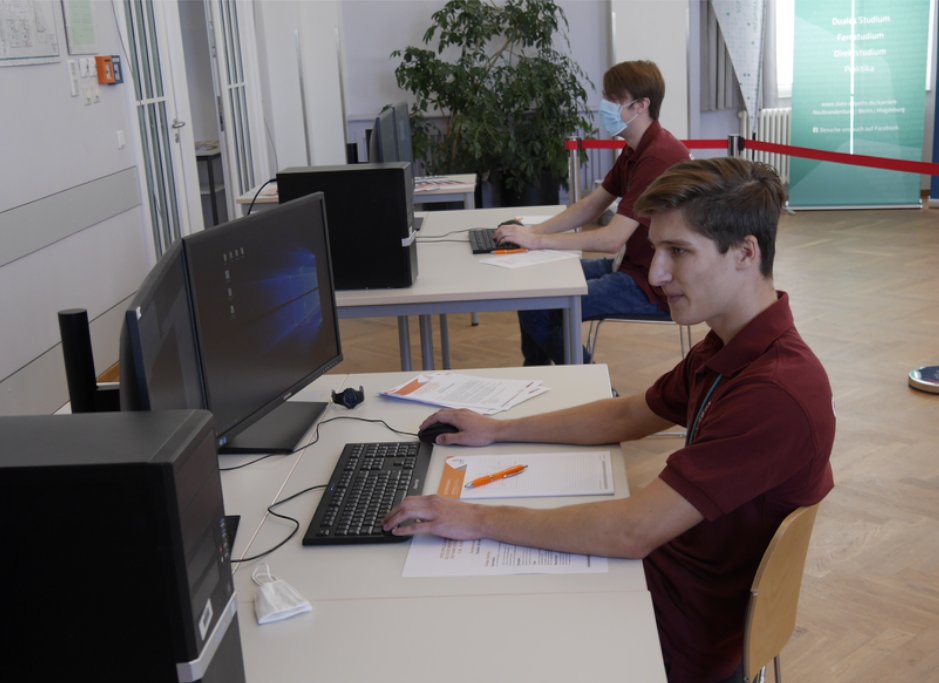 Albert-Einstein-Cup 2022: Internationaler Wettkampf in Neubrandenburg erstmals in zwei Software-Disziplinen