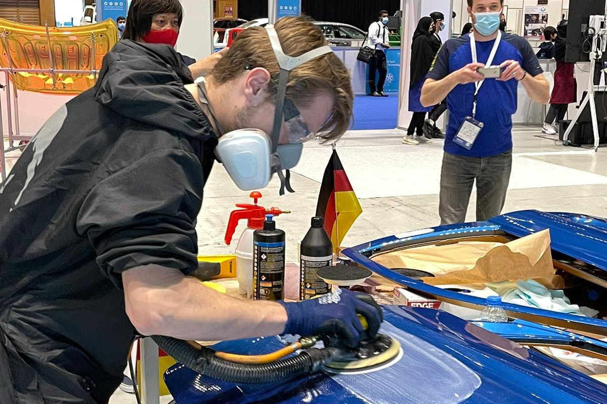 Fahrzeuglackierer Johannes Brandl zeigt in Abu Dhabi was er kann!