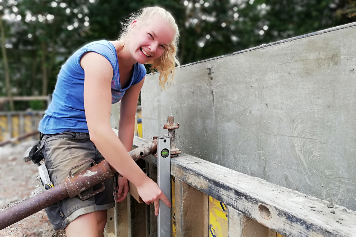 Praktisch unschlagbar: Beton- und Stahlbetonbauerin Jule Janson kennt ihr Handwerk aus der Praxis und nicht nur in der Theorie