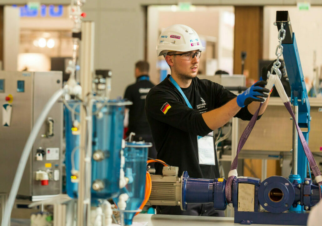Water Technology Champion Lukas Kohl spricht auf der European Vocational Skills Week 2022