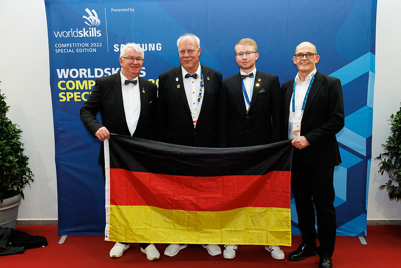 Herausragende Leistung bei WM der Berufe: 22-Jähriger aus Sachsen holt Exzellenzmedaille - worldskillsgermany.com