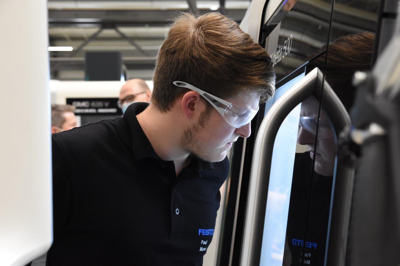 Mit höchster Präzision: Paul Muno aus Blickweiler (Saarland) gewinnt Deutsche Meisterschaft im „CNC-Drehen“
