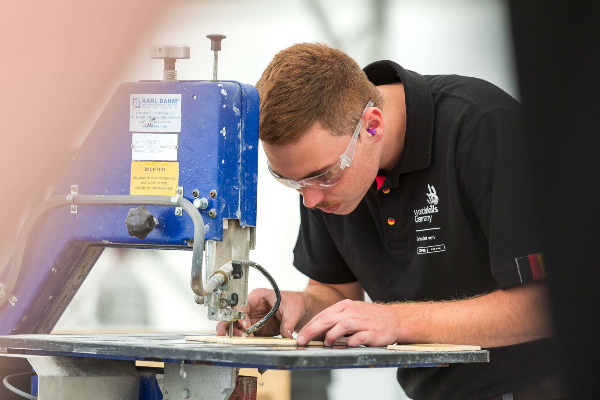WorldSkills Shanghai 2022 - holt sich Fliesenleger Yannic Schlachter wieder Gold?