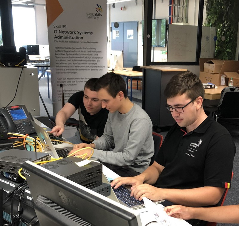 Nervenstärke zeigen: Abschlusstraining IT Network Systems Administration