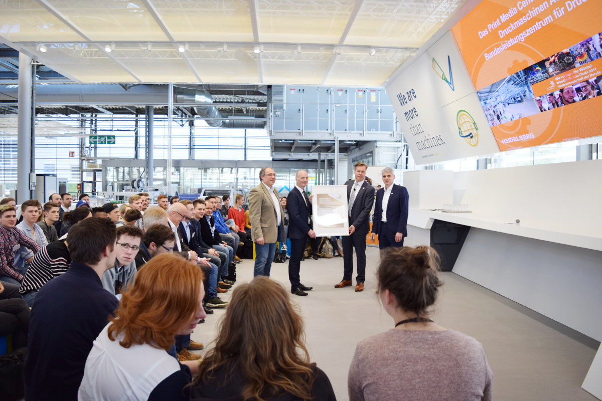 Training und „Lernen im Wettbewerb“ befähigen Druckernachwuchs