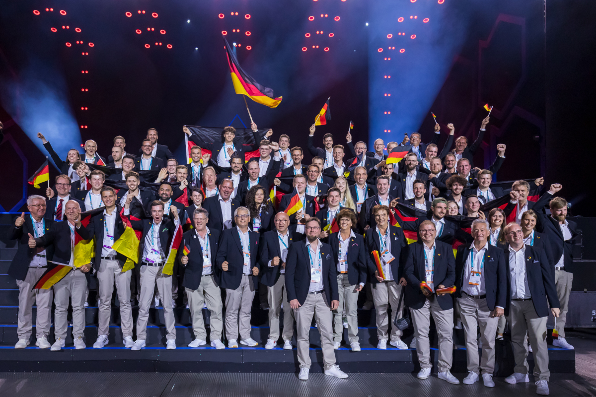 Spitzenfachkräfte im Rampenlicht: Team Germany auf großer Bühne bei Eröffnung der EM der Berufe in Polen